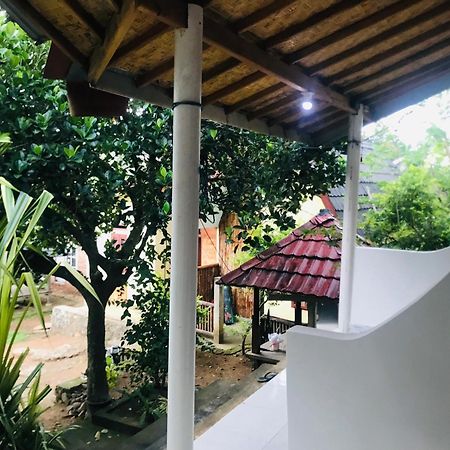 Kampung Homestay Kuta  Экстерьер фото