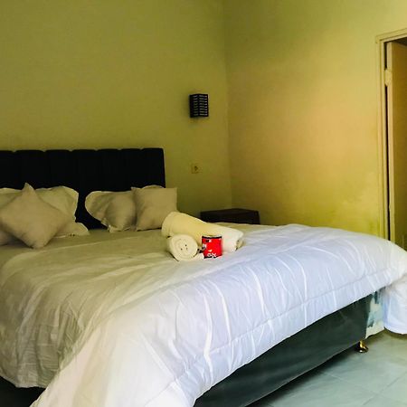 Kampung Homestay Kuta  Экстерьер фото