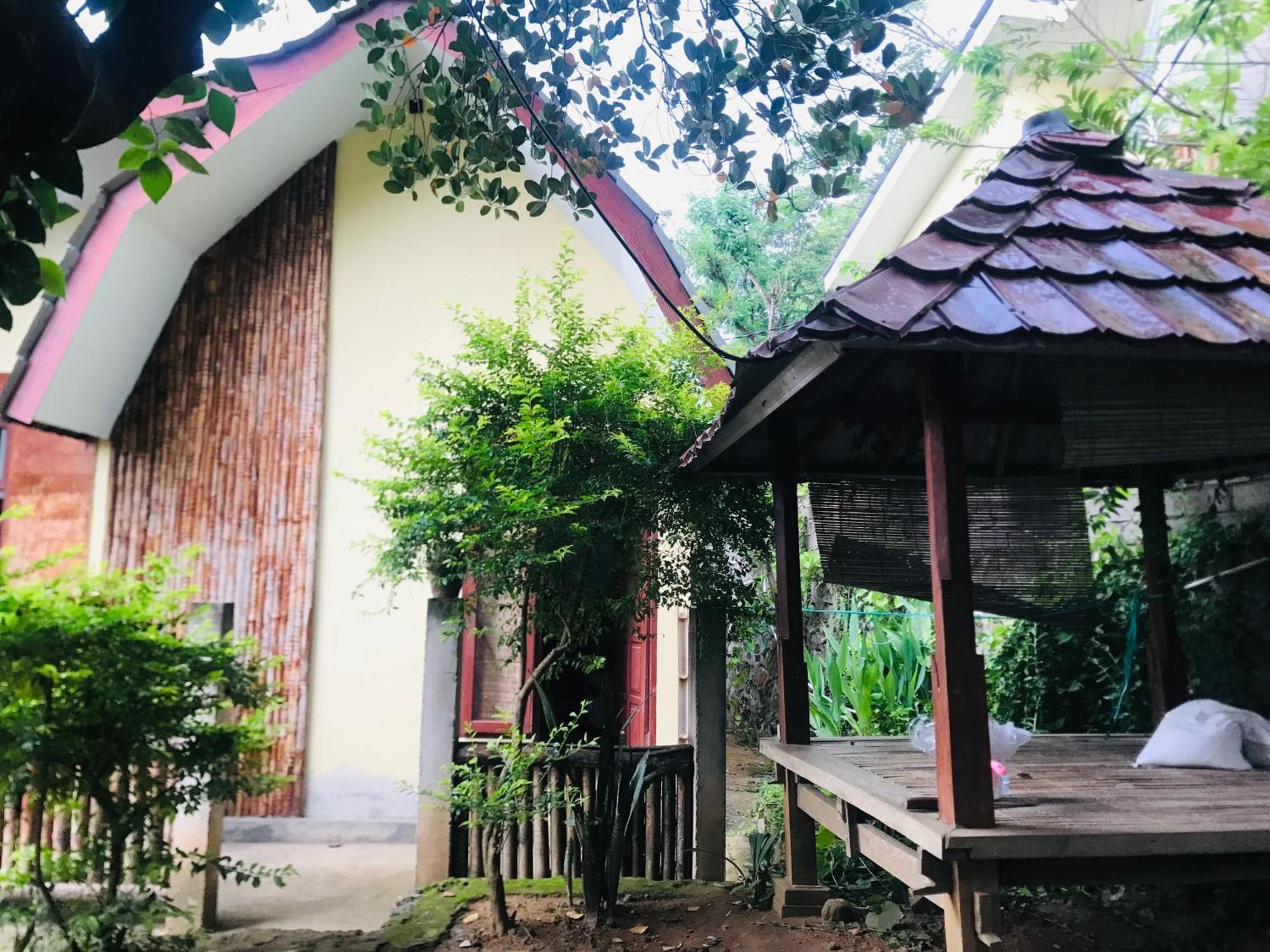 Kampung Homestay Kuta  Экстерьер фото