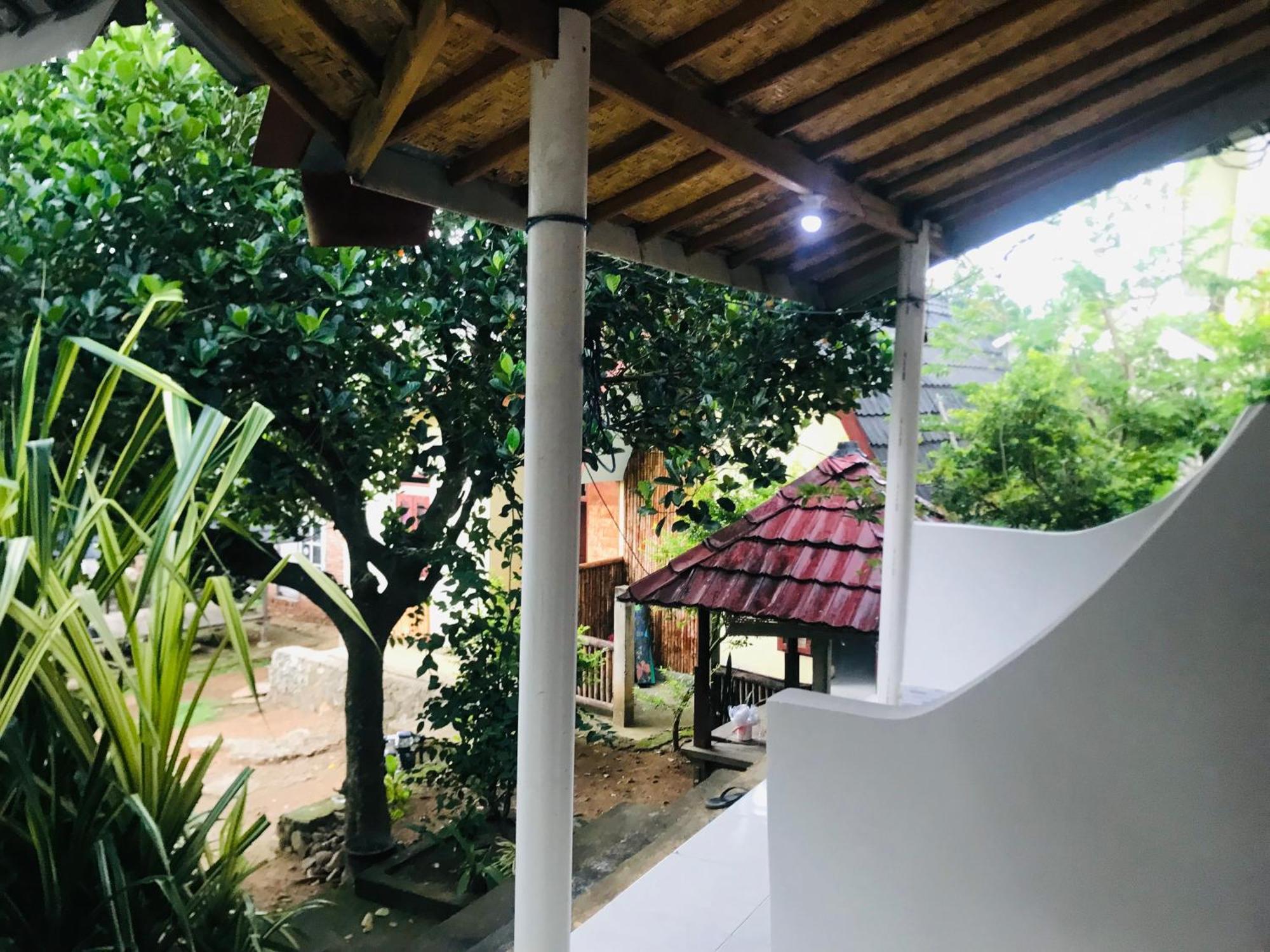 Kampung Homestay Kuta  Экстерьер фото