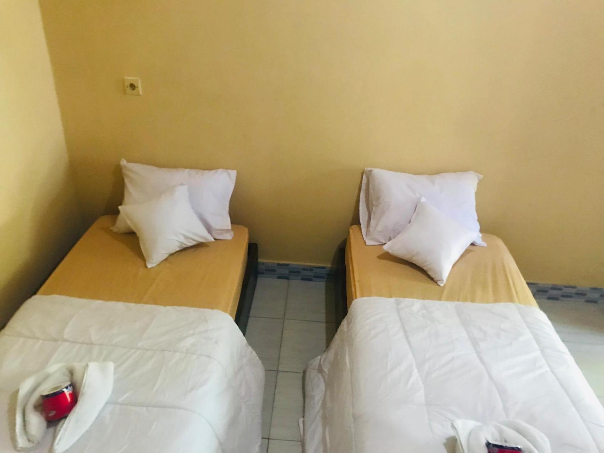 Kampung Homestay Kuta  Экстерьер фото